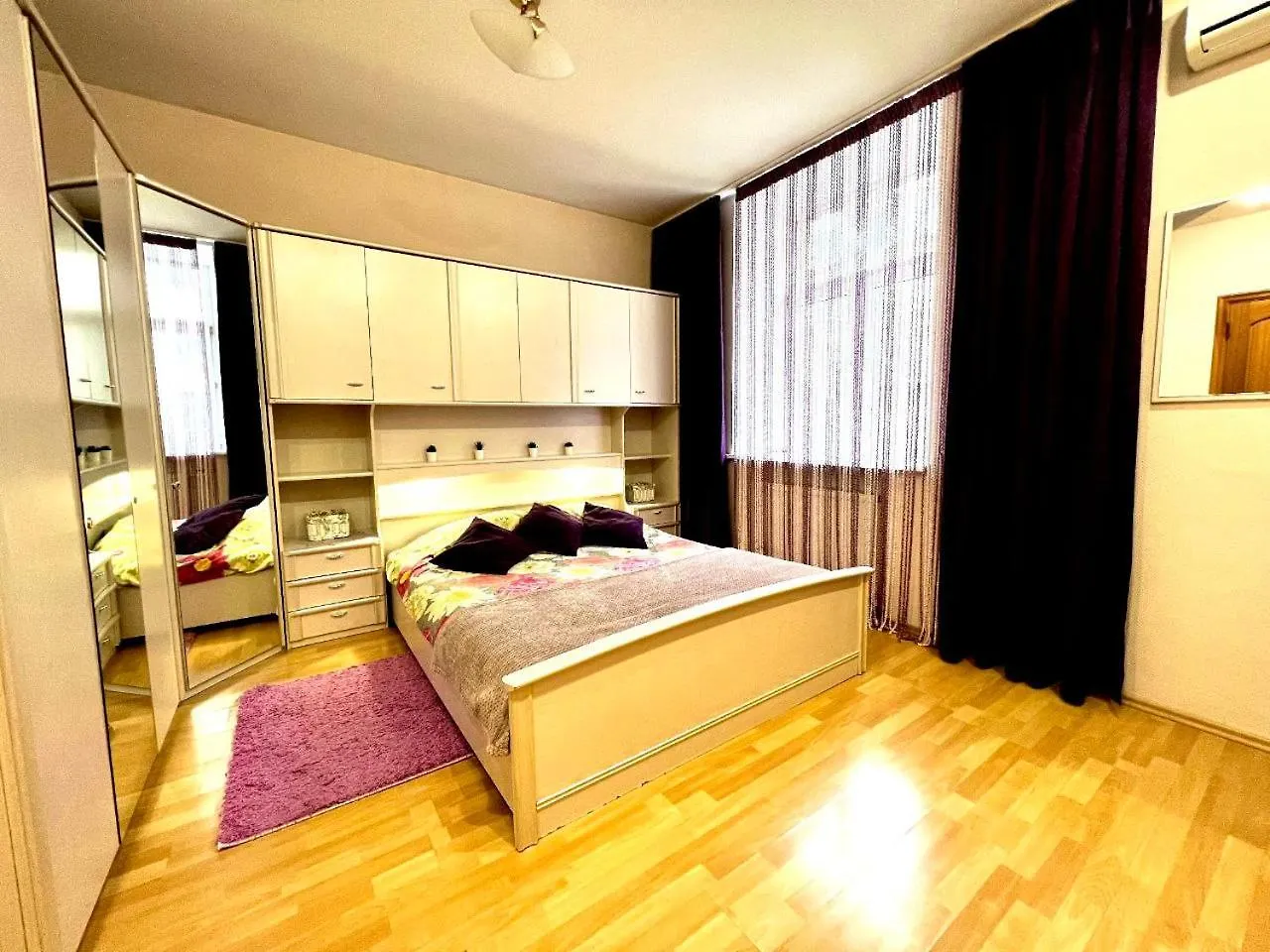 Apartment In Kreschatik 키예프 우크라이나